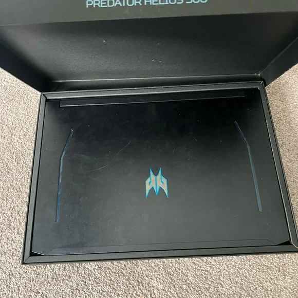 Predator Helios 300 Gaming Set - Picture 2 of 8